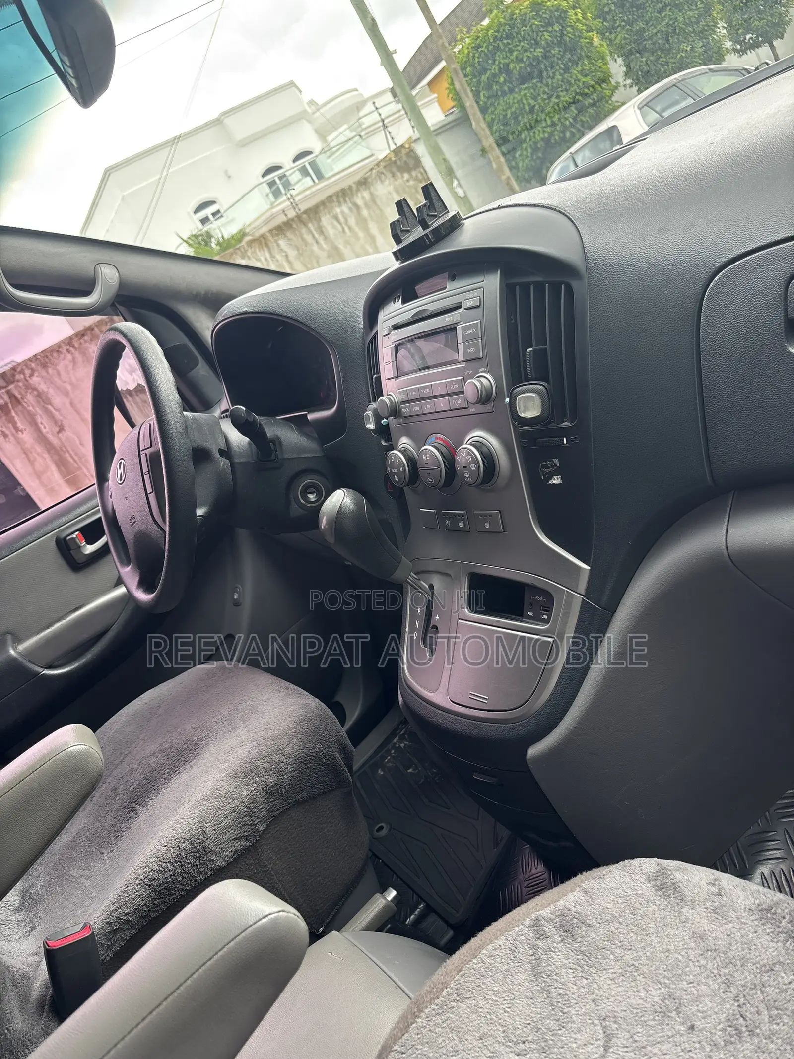 Hyundai H200 2015 Silver