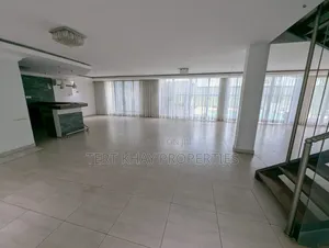 7bdrm Mansion in East Airport, Papaye for sale
