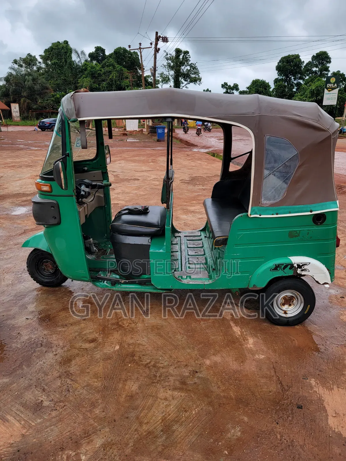 Bajaj RE 2020 Green