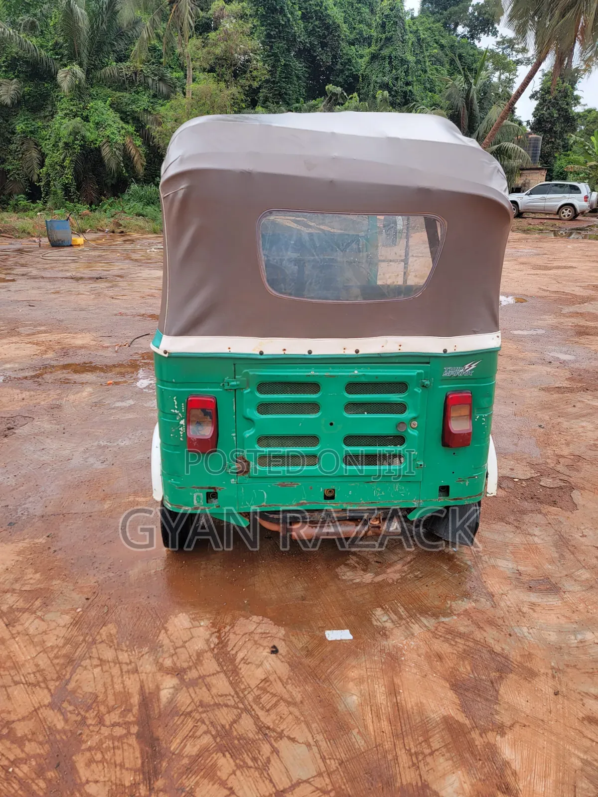 Bajaj RE 2020 Green