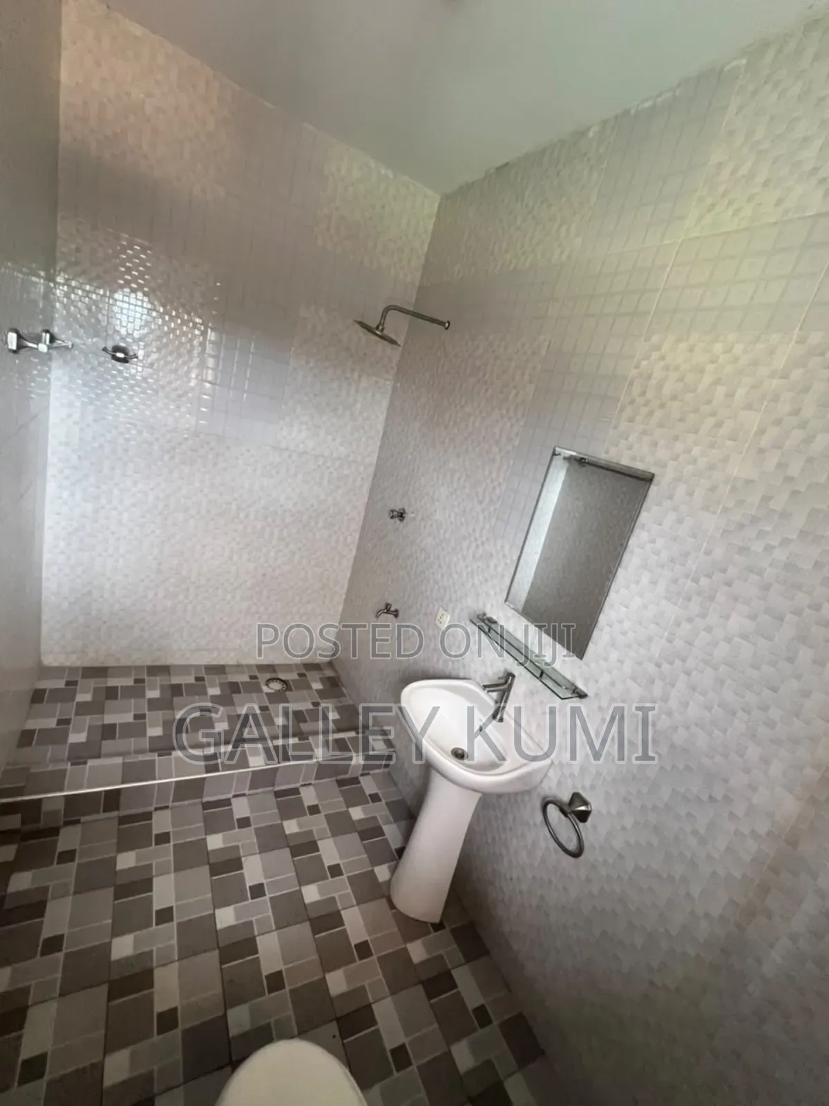 2bdrm Apartment in Expert Apartments, Ashomang Estate for rent