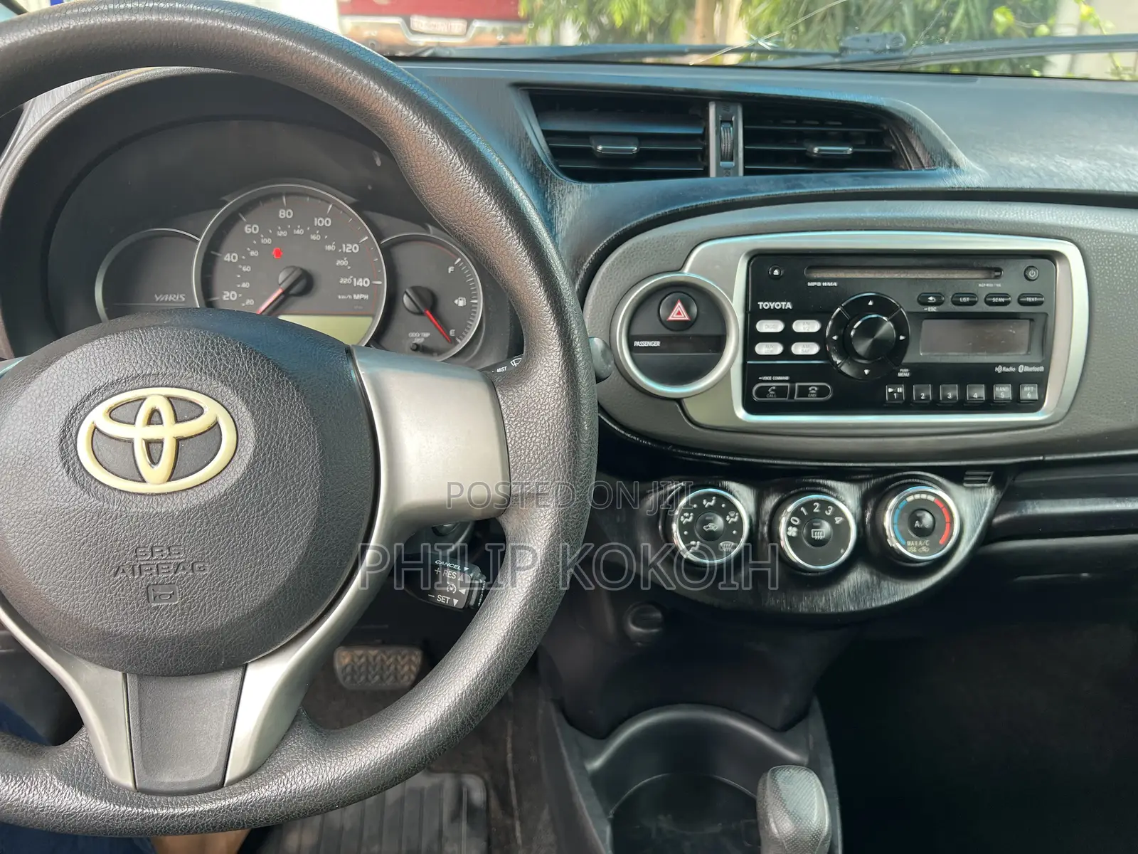 Toyota Yaris LE Hatchback 3dr 2014 Gray