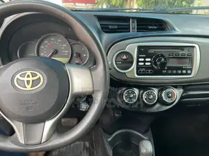 Toyota Yaris LE Hatchback 3dr 2014 Gray