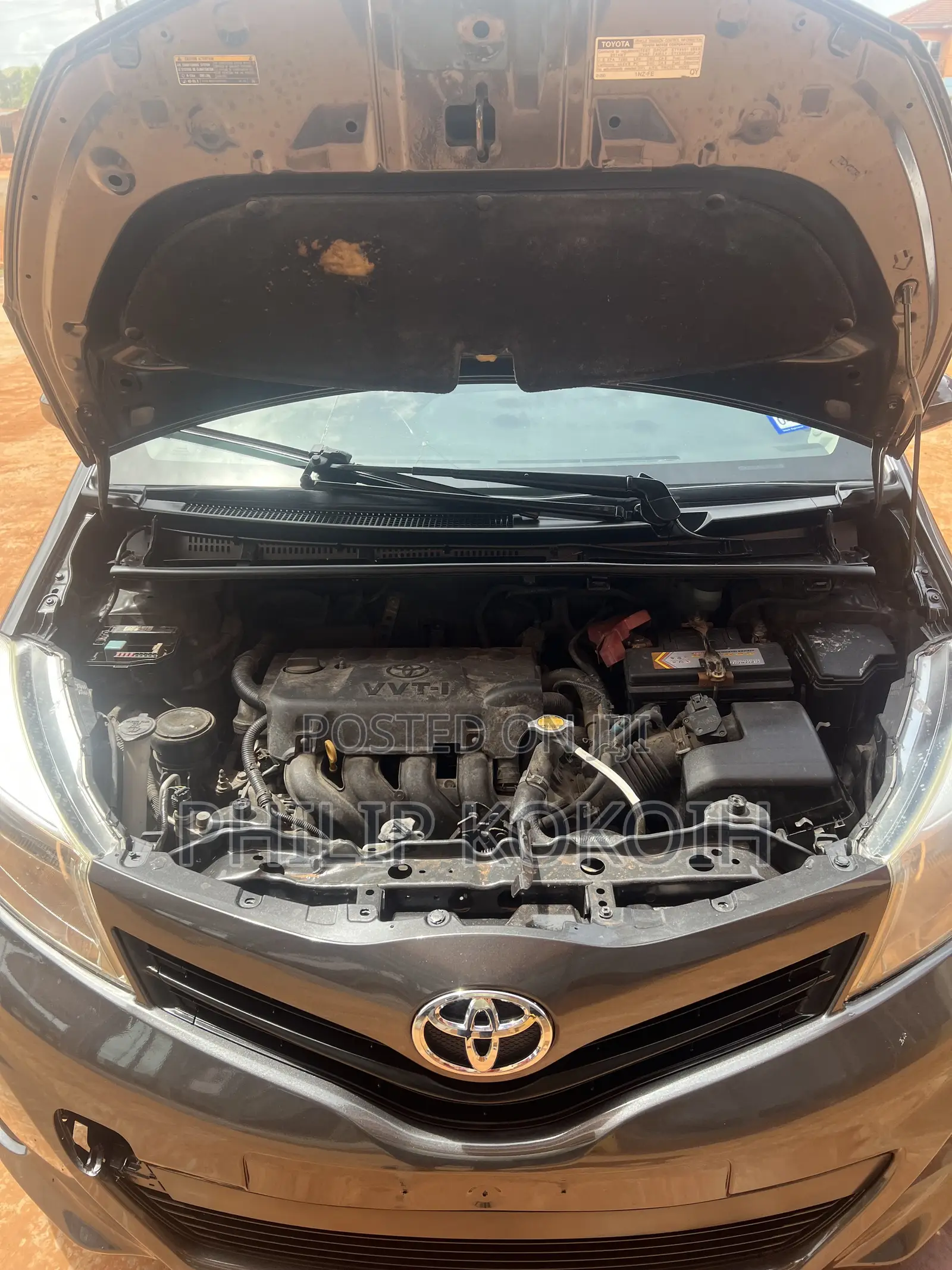 Toyota Yaris LE Hatchback 3dr 2014 Gray