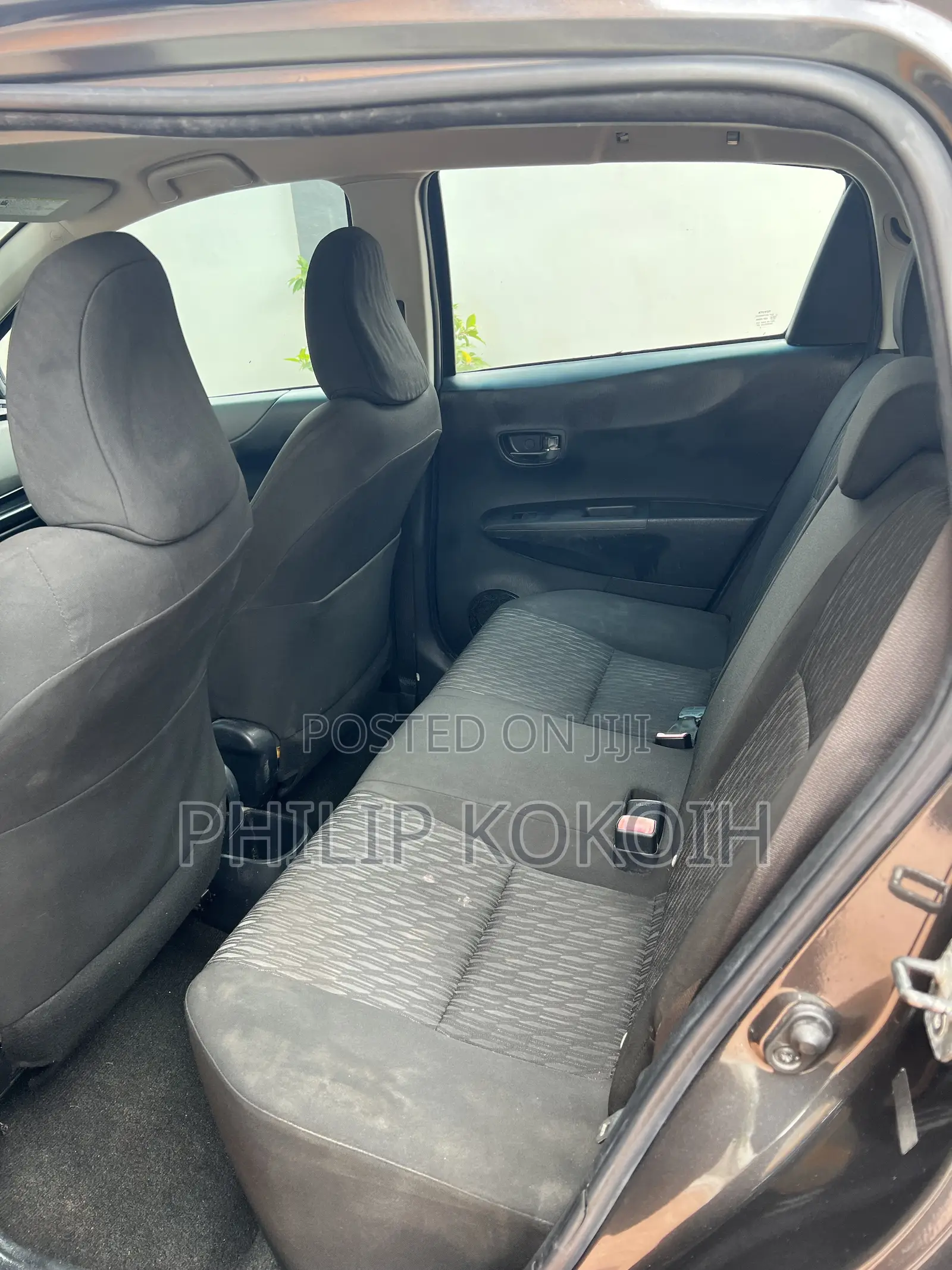 Toyota Yaris LE Hatchback 3dr 2014 Gray