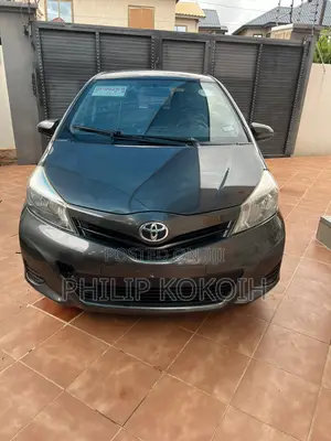 Toyota Yaris LE Hatchback 3dr 2014 Gray