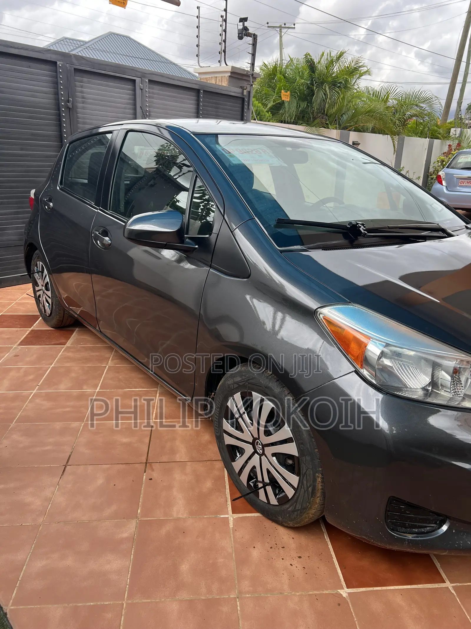 Toyota Yaris LE Hatchback 3dr 2014 Gray