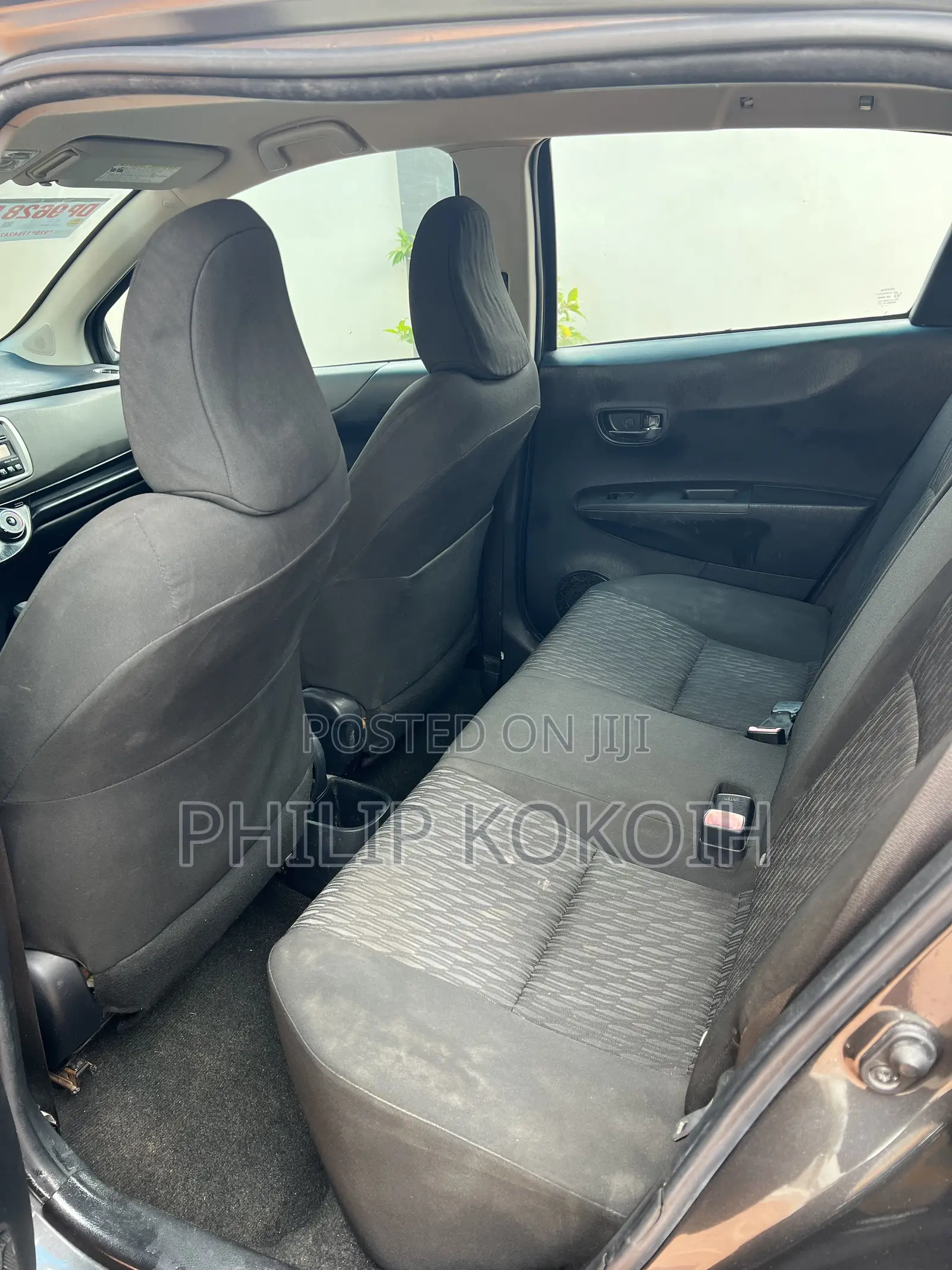 Toyota Yaris LE Hatchback 3dr 2014 Gray