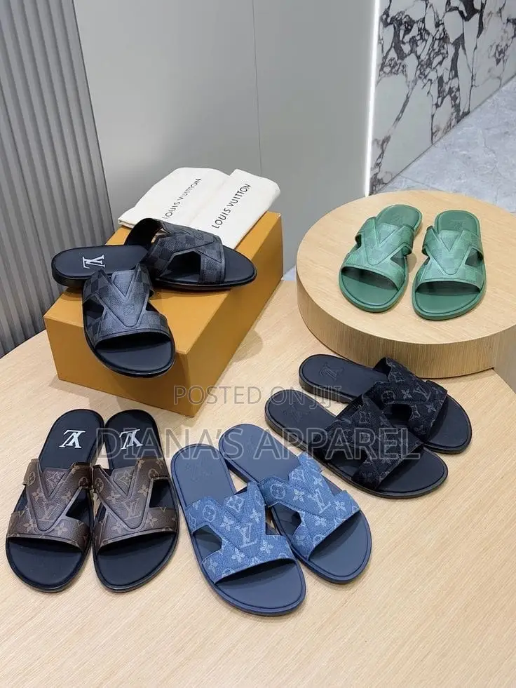 Hermès Chypre Sandals in Noir