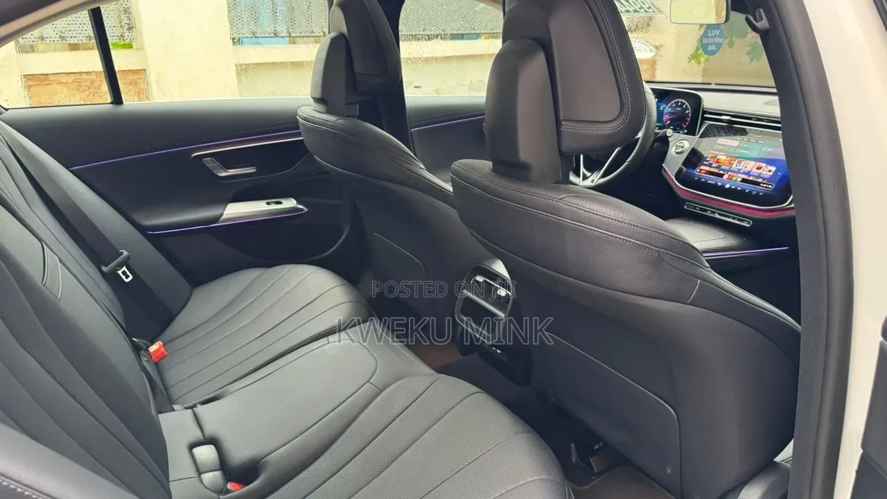 Mercedes-Benz E300 2025 White