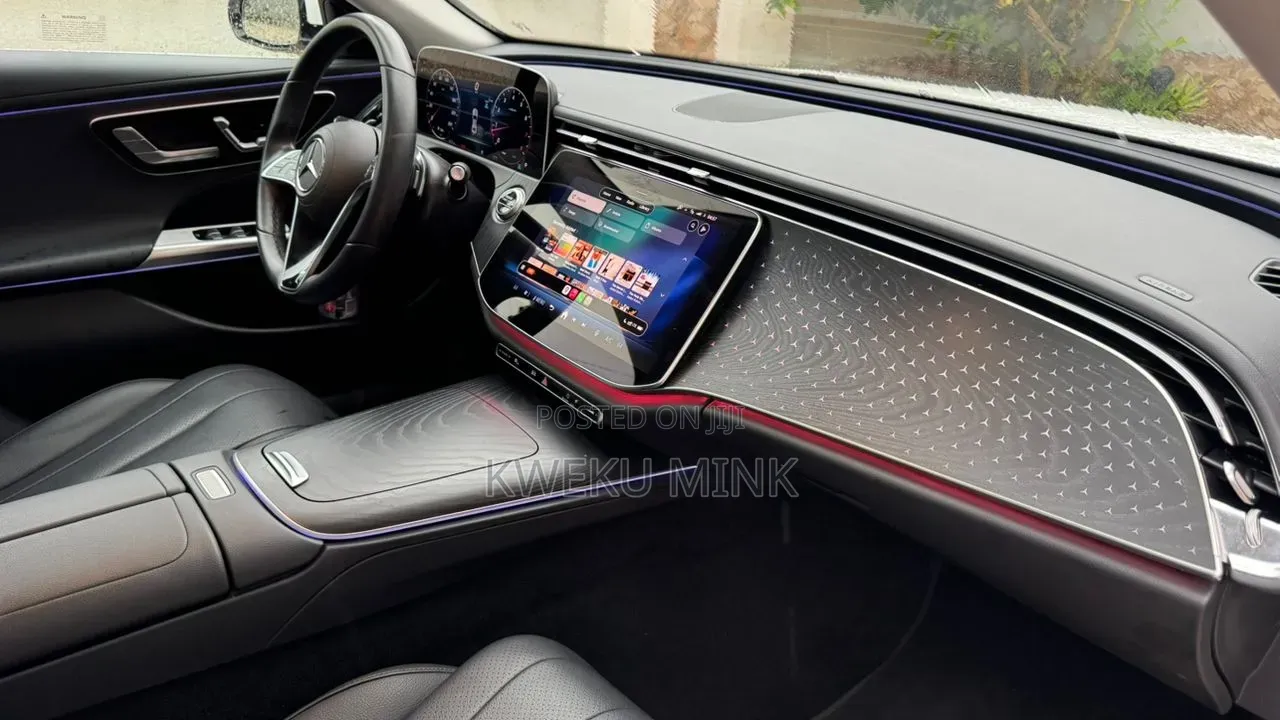 Mercedes-Benz E300 2025 White