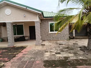 4bdrm Duplex in Community 25 for sale