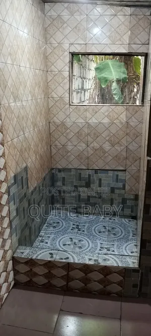 1bdrm Room & Parlour in Nana Krom, School Junction for rent