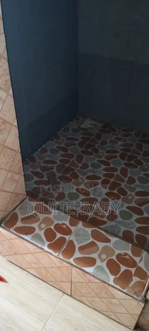 1bdrm Room & Parlour in Nana Krom, School Junction for rent