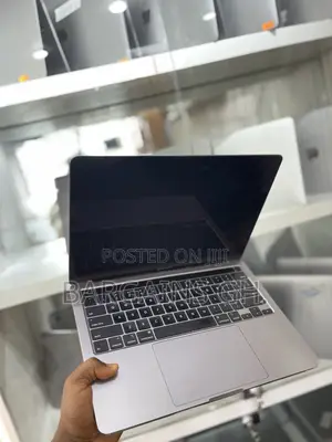 New Laptop Apple MacBook Pro 2020 8GB Intel Core i5 SSD 256GB