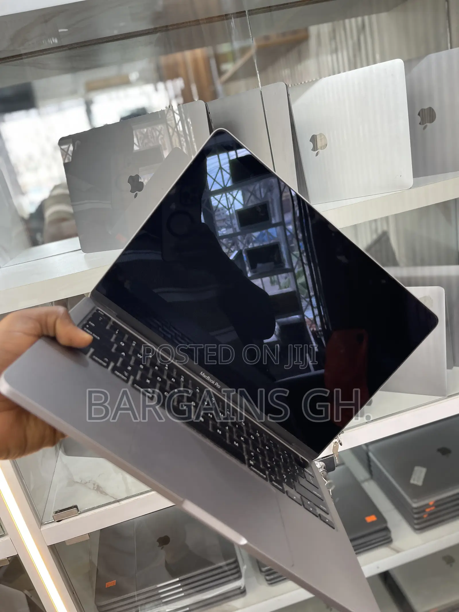 New Laptop Apple MacBook Pro 2020 8GB Intel Core i5 SSD 256GB