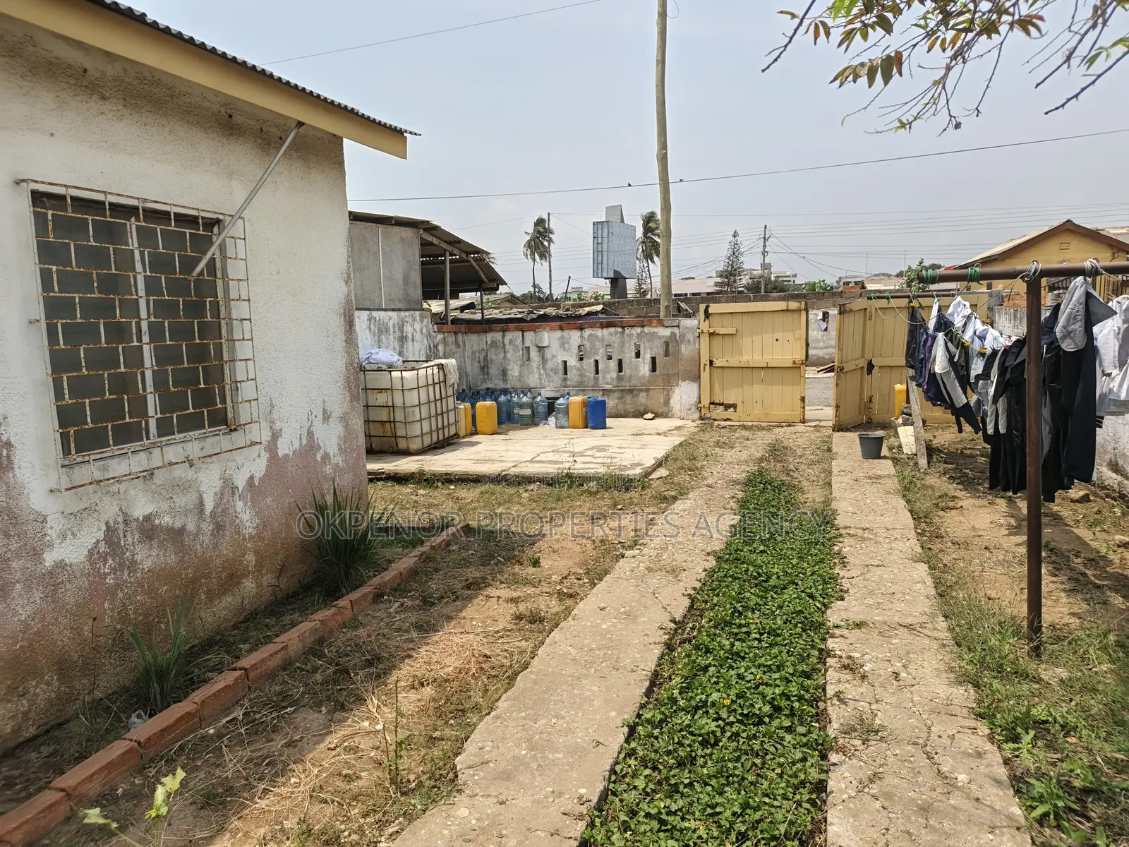 4bdrm House in South La Estate, Accra Metropolitan for sale