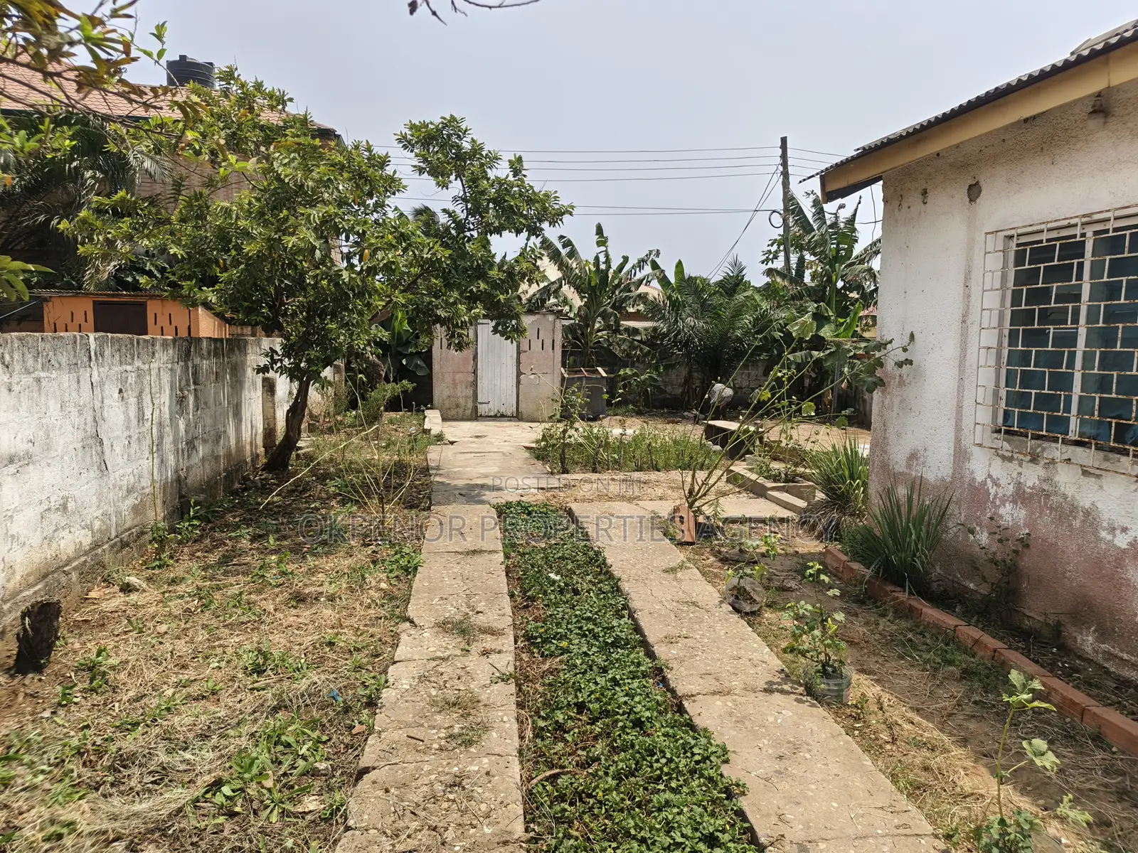 4bdrm House in South La Estate, Accra Metropolitan for sale