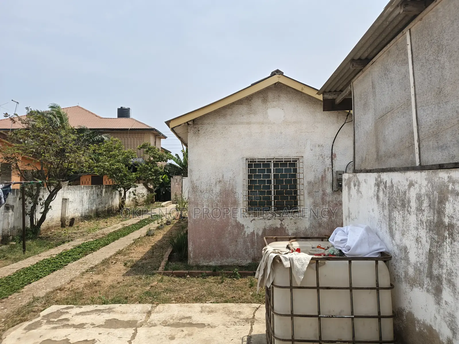 4bdrm House in South La Estate, Accra Metropolitan for sale