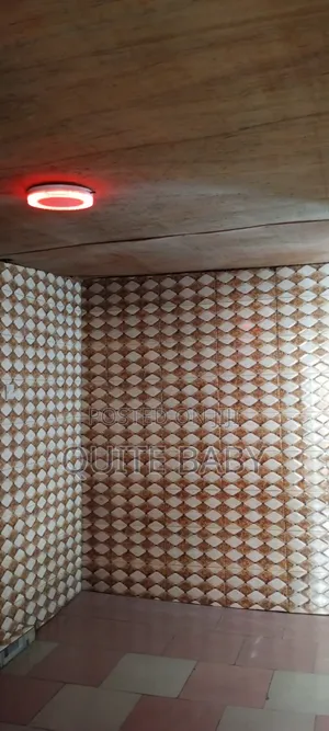 1bdrm Room & Parlour in Nana Krom, School Junction for rent