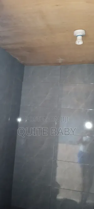 1bdrm Room & Parlour in Nana Krom, School Junction for rent