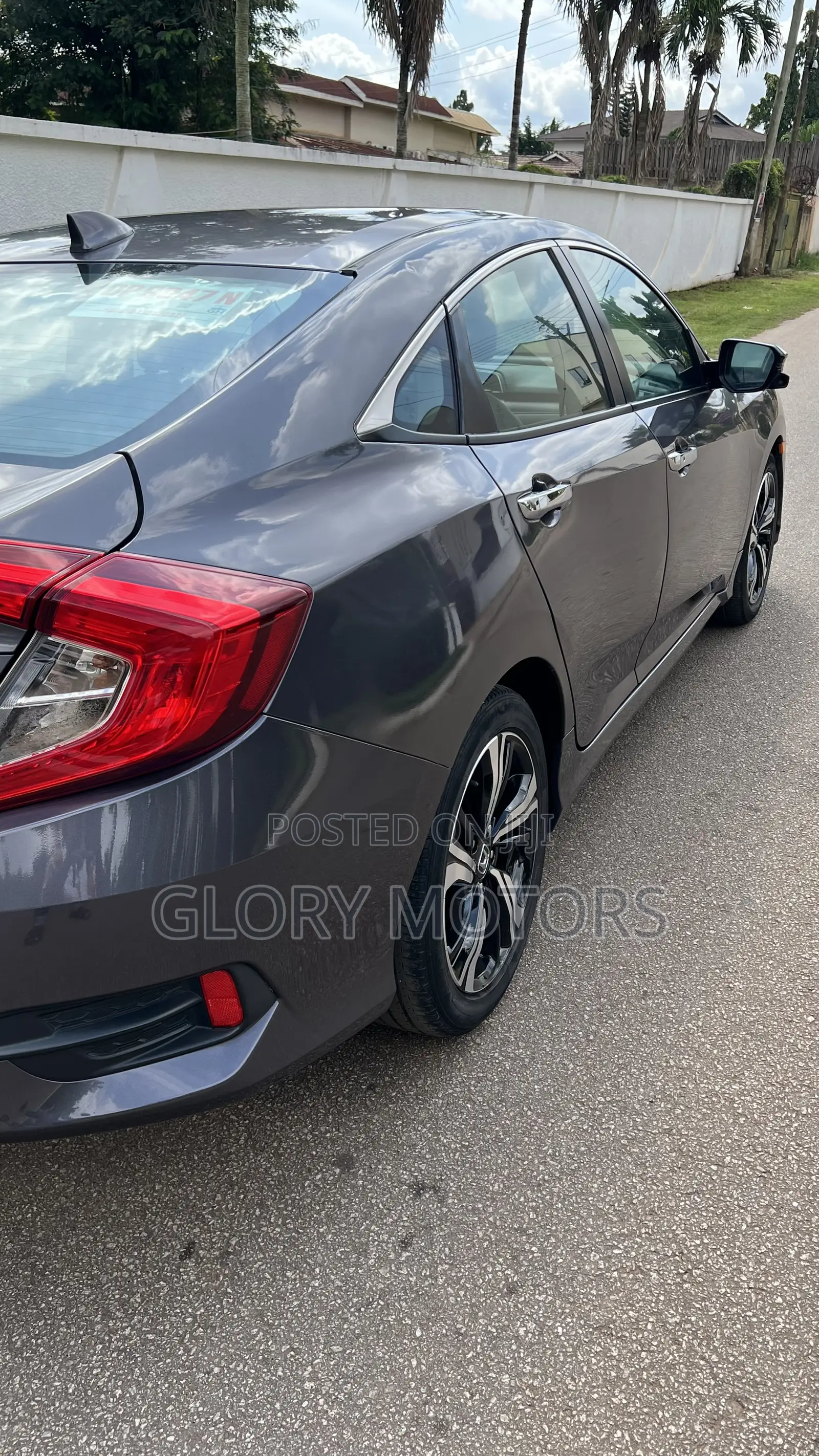 Honda Civic Touring 4dr Sedan (1.5L 4cyl) 2017 Gray