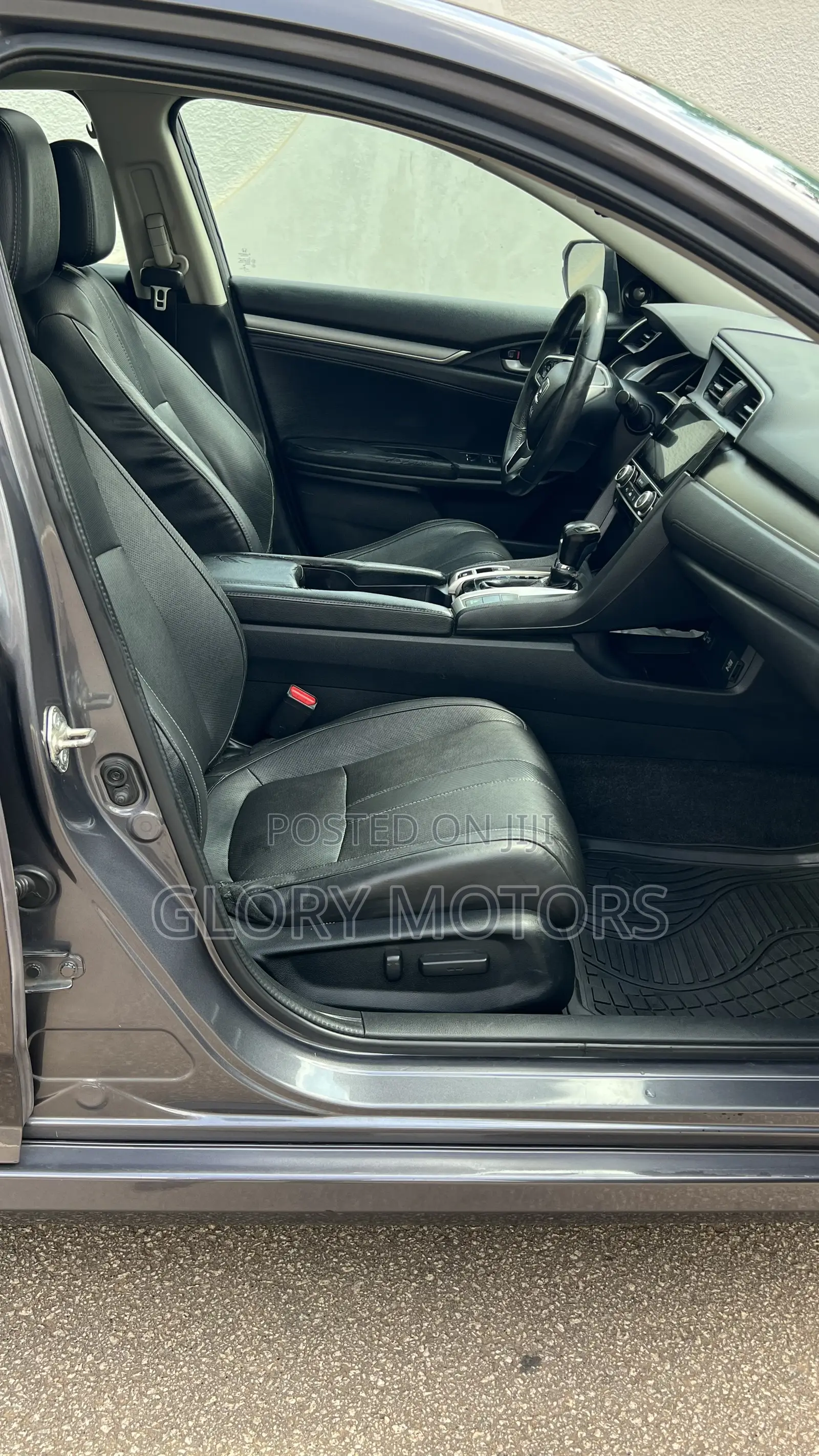 Honda Civic Touring 4dr Sedan (1.5L 4cyl) 2017 Gray
