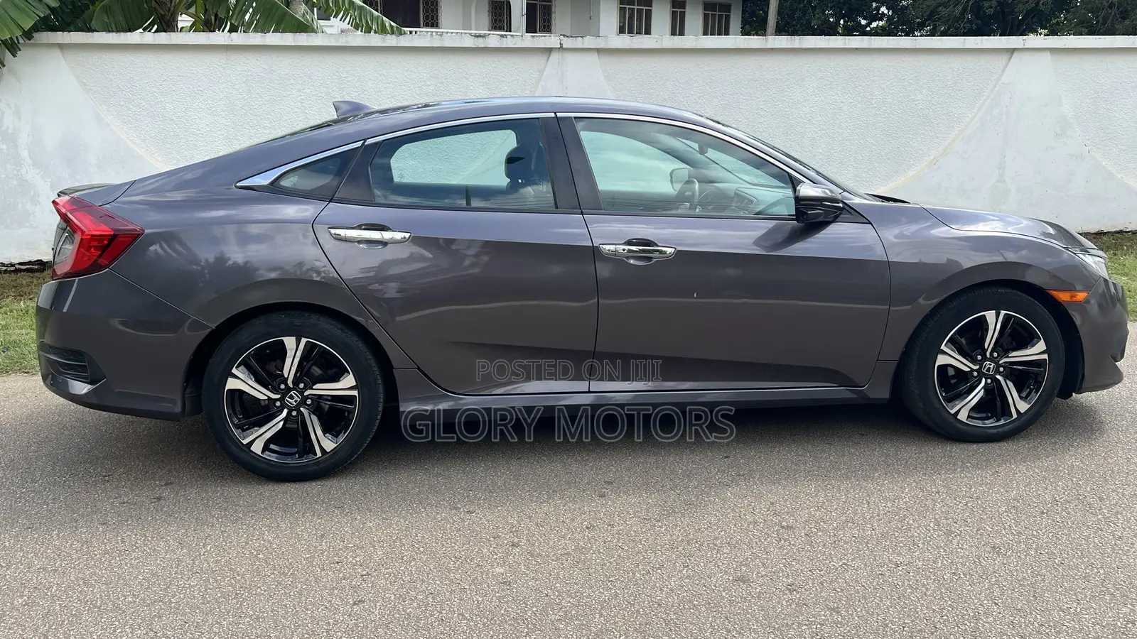 Honda Civic Touring 4dr Sedan (1.5L 4cyl) 2017 Gray