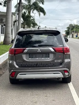 Mitsubishi Outlander PHEV 2019 Gray