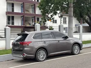 Mitsubishi Outlander PHEV 2019 Gray