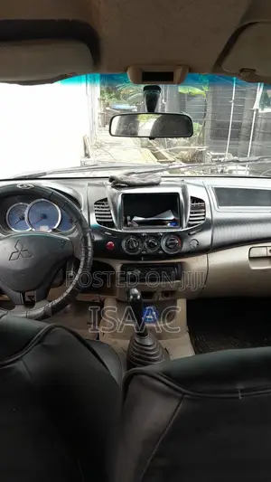 Mitsubishi L200 2011 Black