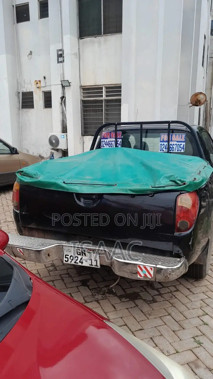 Mitsubishi L200 2011 Black