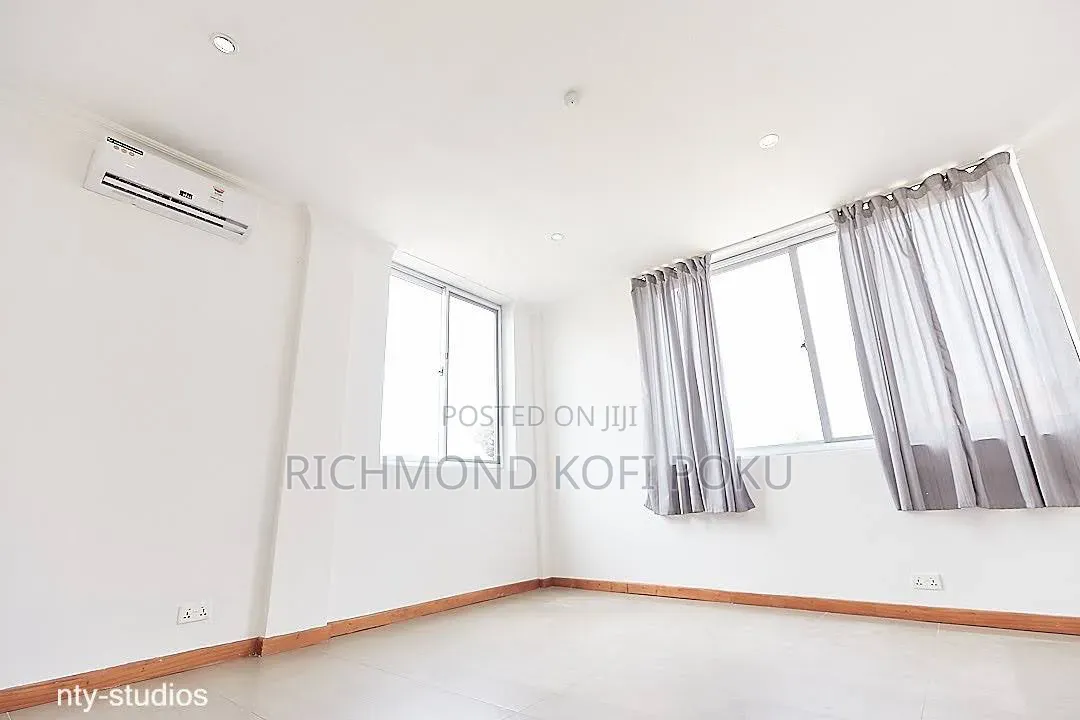 3bdrm Penthouse in Kofi'S Realty, Accra Metropolitan for sale