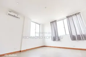 3bdrm Penthouse in Kofi'S Realty, Accra Metropolitan for sale