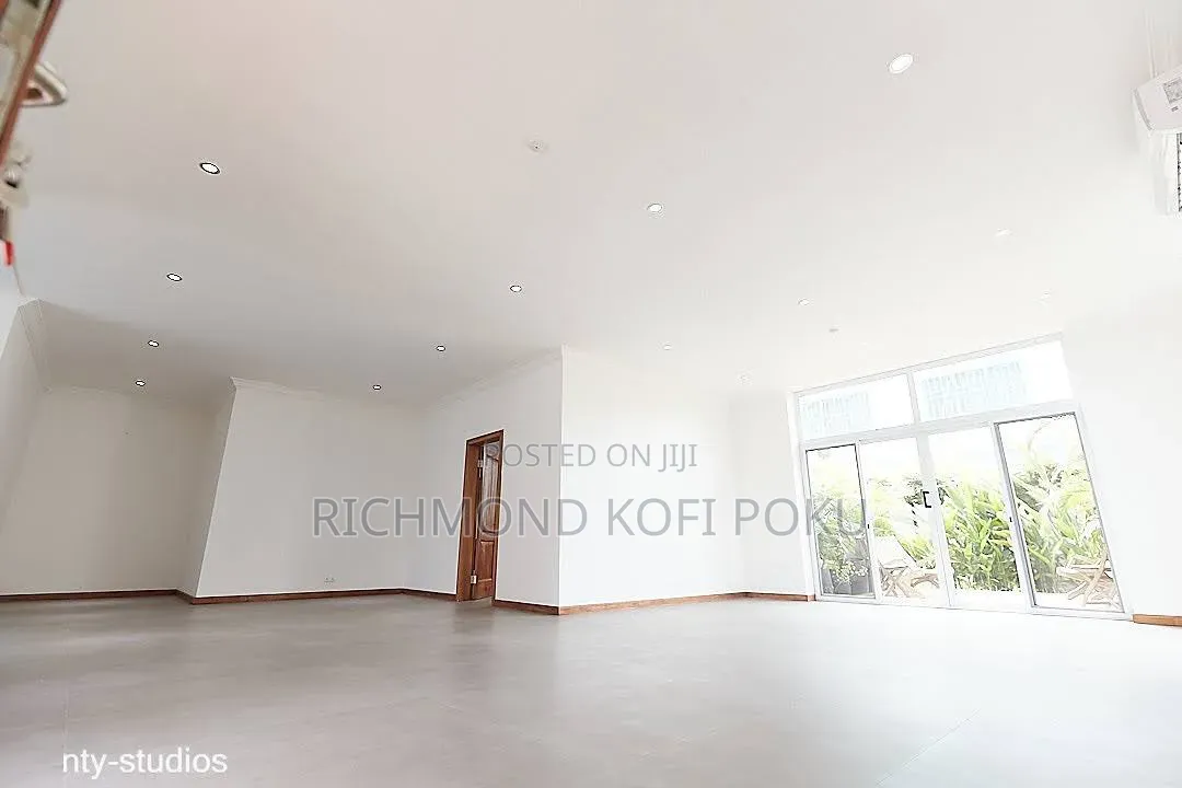 3bdrm Penthouse in Kofi'S Realty, Accra Metropolitan for sale