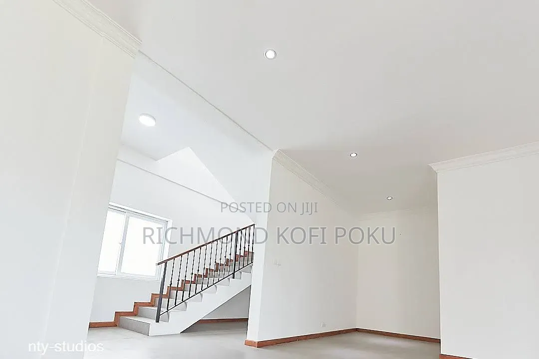 3bdrm Penthouse in Kofi'S Realty, Accra Metropolitan for sale
