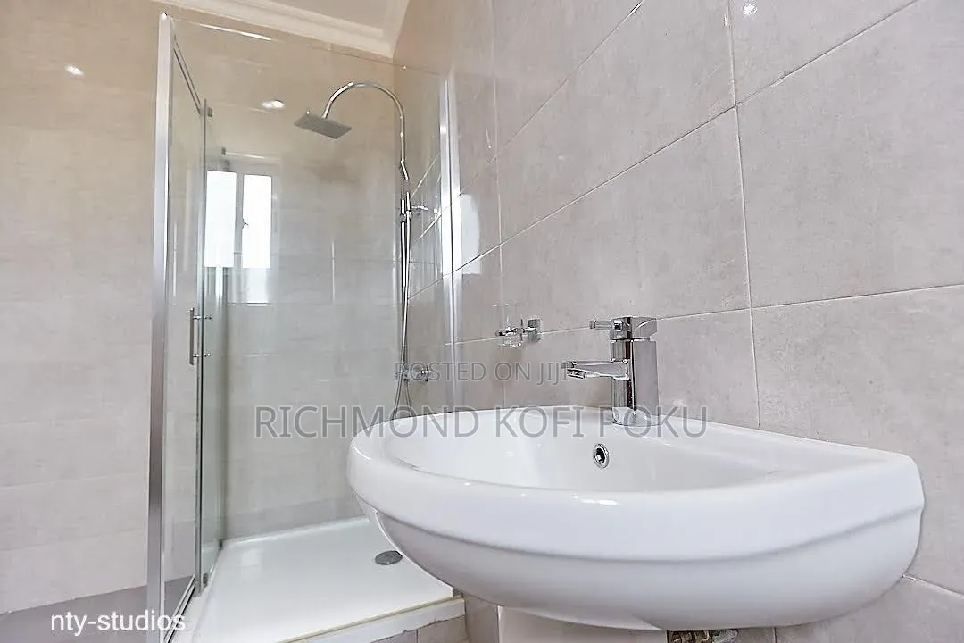 3bdrm Penthouse in Kofi'S Realty, Accra Metropolitan for sale