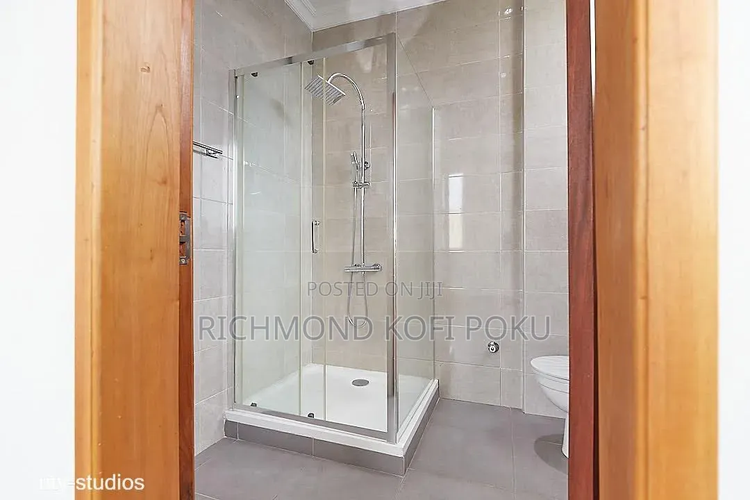 3bdrm Penthouse in Kofi'S Realty, Accra Metropolitan for sale
