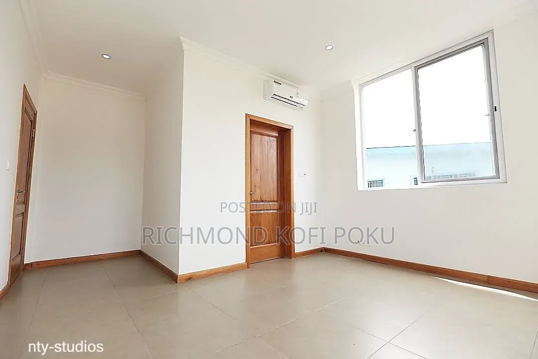 3bdrm Penthouse in Kofi'S Realty, Accra Metropolitan for sale