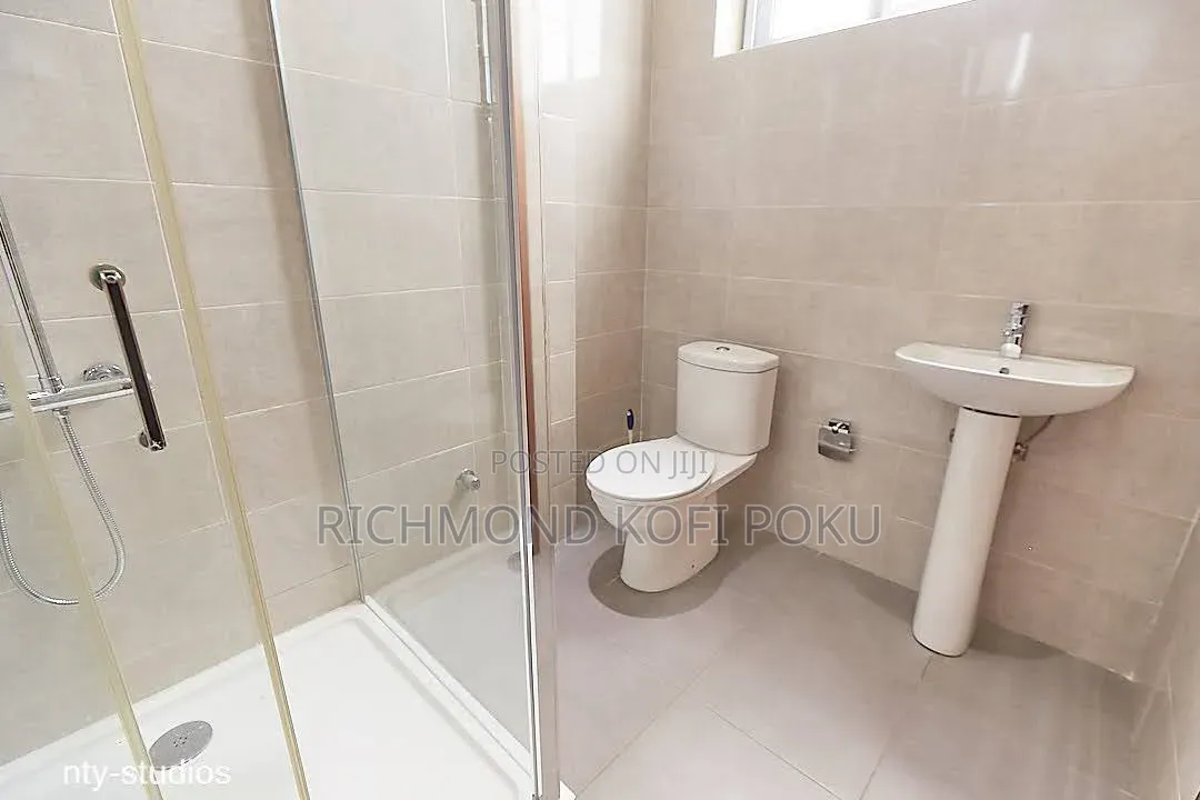3bdrm Penthouse in Kofi'S Realty, Accra Metropolitan for sale