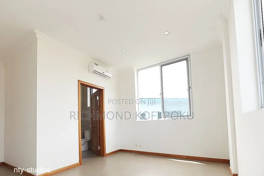 3bdrm Penthouse in Kofi'S Realty, Accra Metropolitan for sale