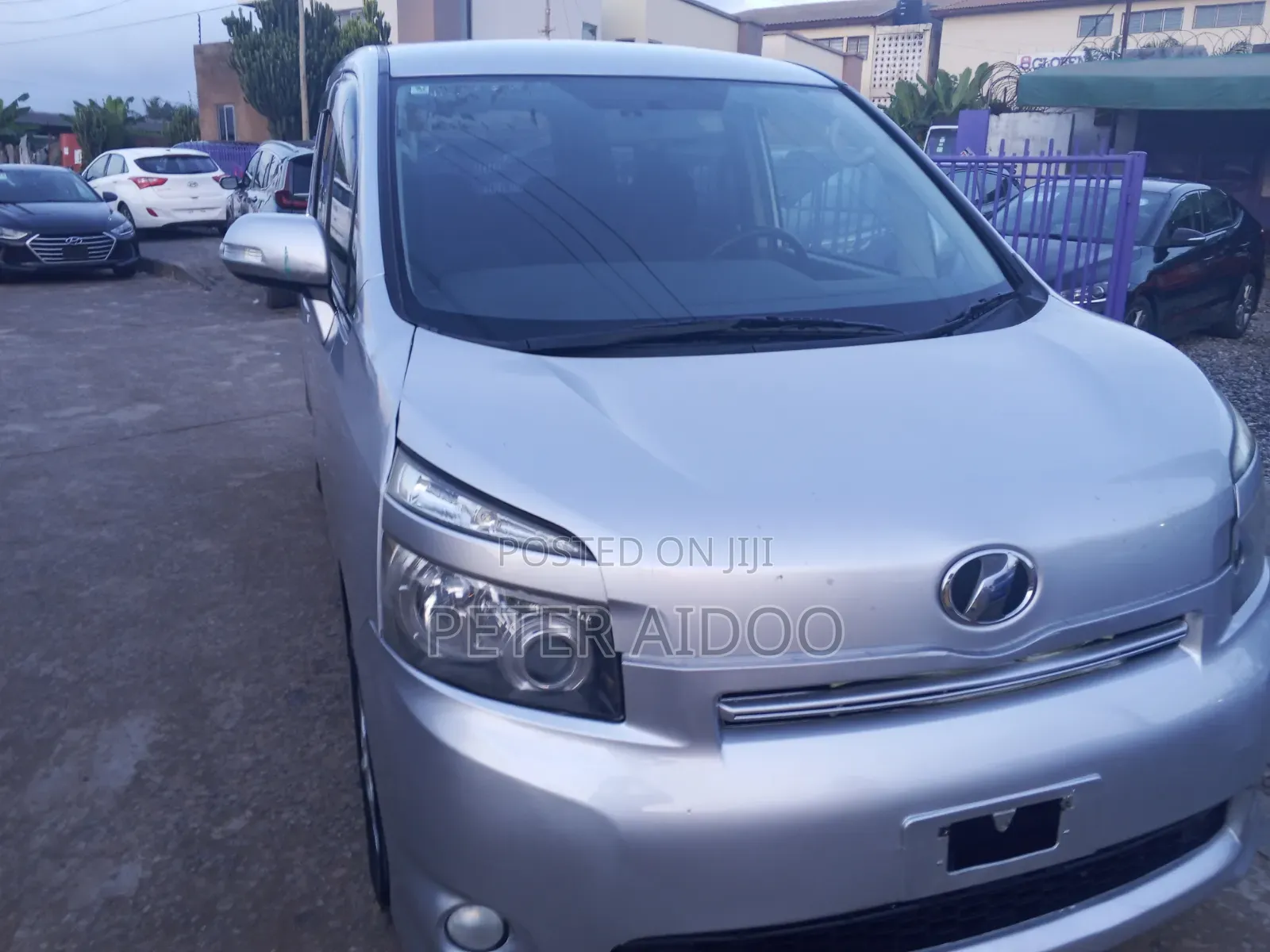 Toyota Voxy 2011 Silver