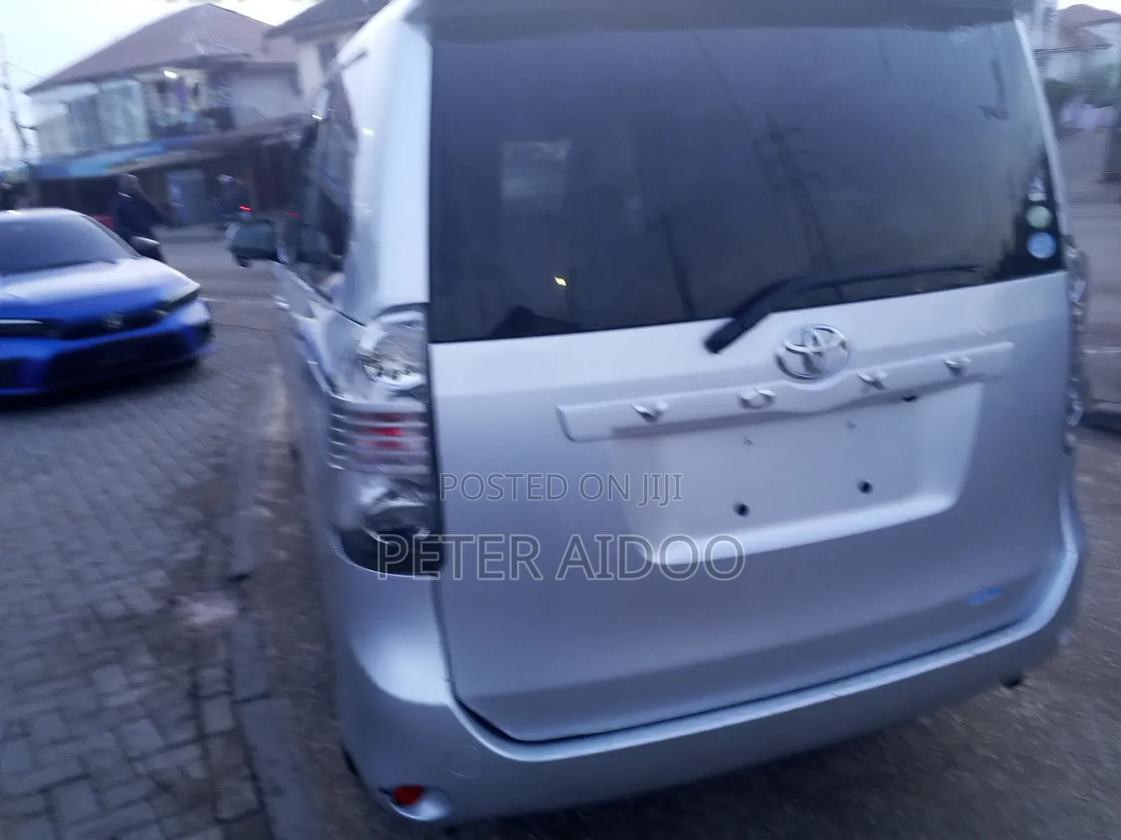 Toyota Voxy 2011 Silver