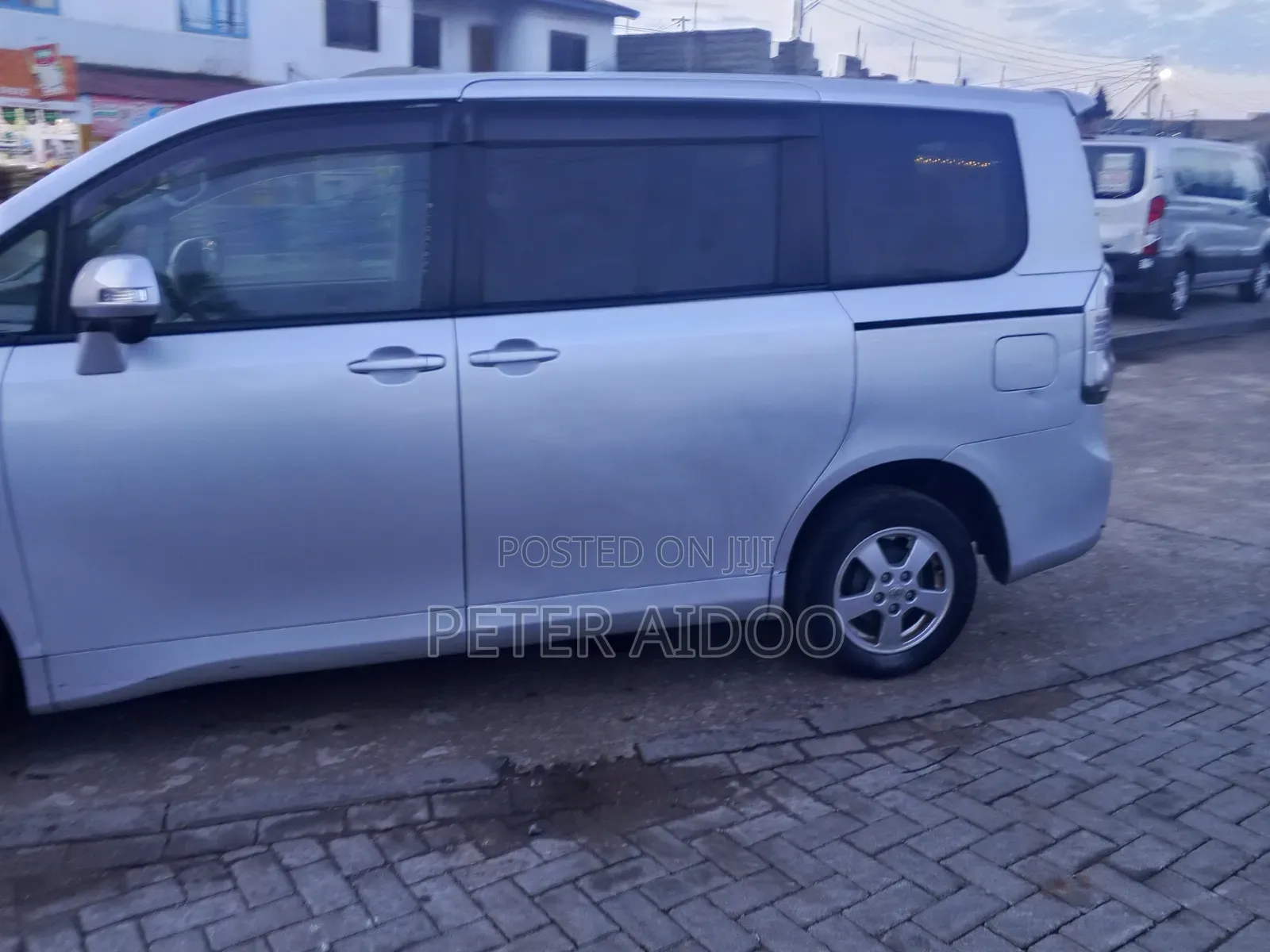 Toyota Voxy 2011 Silver