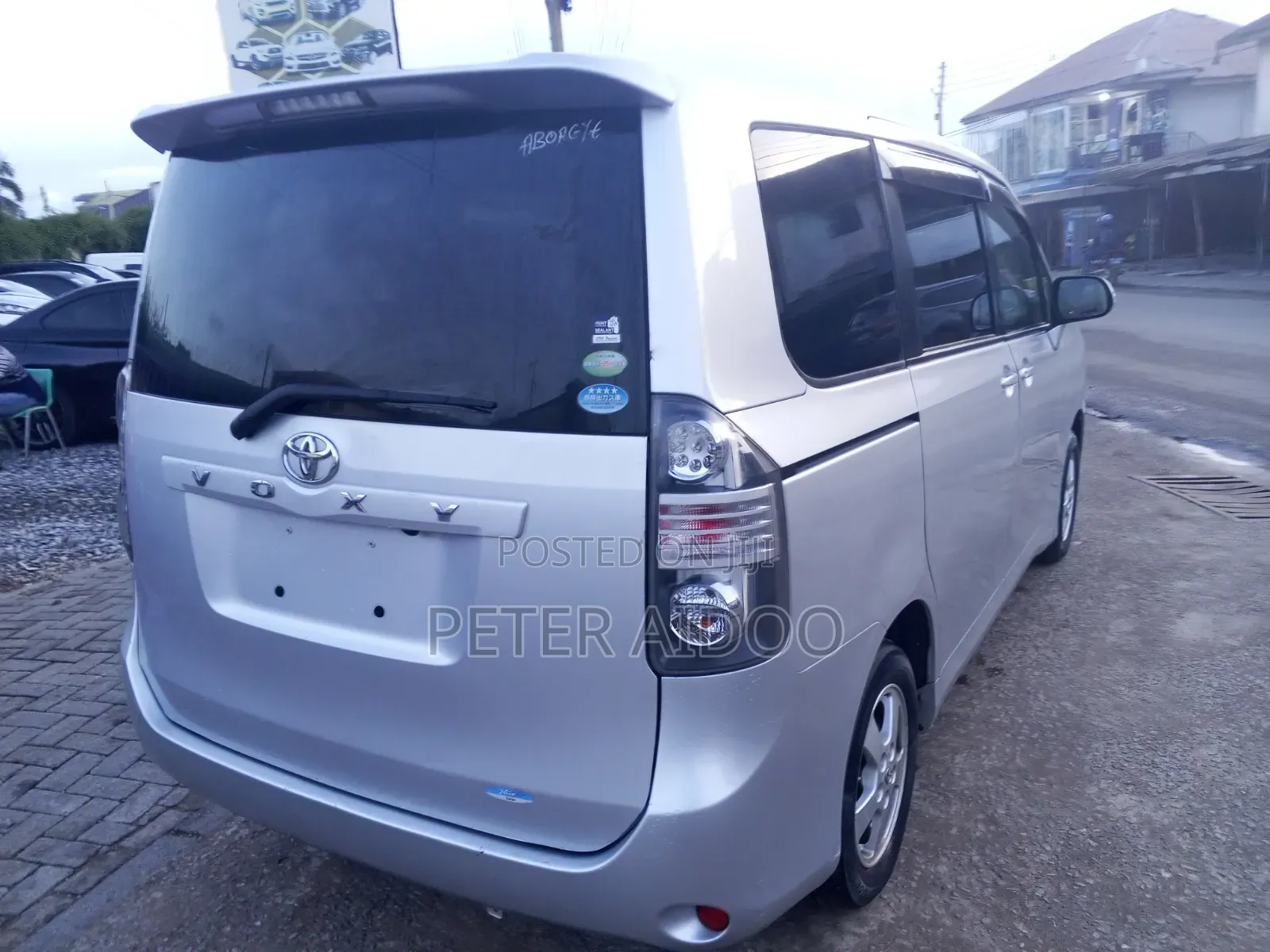 Toyota Voxy 2011 Silver