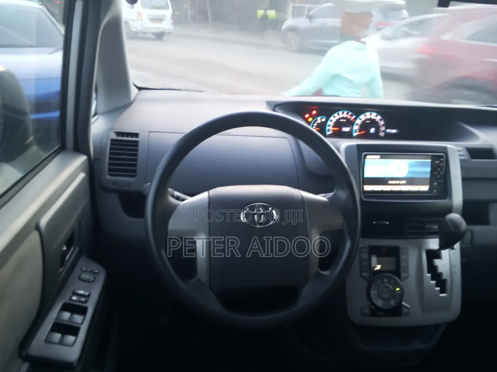 Toyota Voxy 2011 Silver