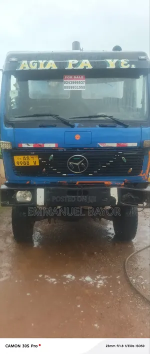 Mercedes Benz 4×4 Dump Truck