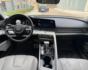 Hyundai Elantra Limited 2021 Red