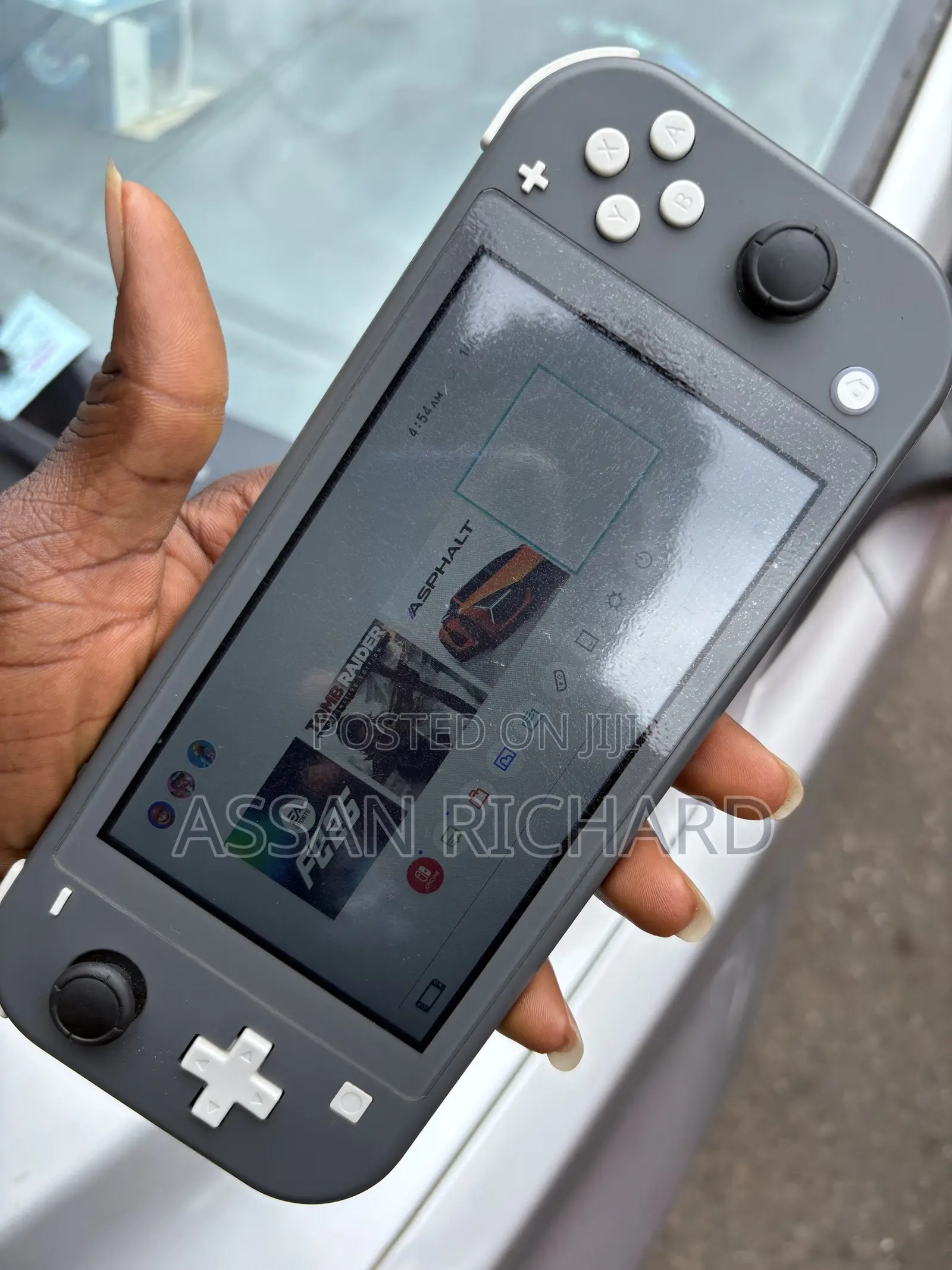Nintendo Switch Lite Available on the Low Price.