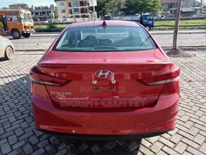 Hyundai Elantra 2017 Red